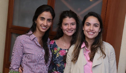  Melissa Andrés, Daniela Meade y Marce Díaz Infante.
