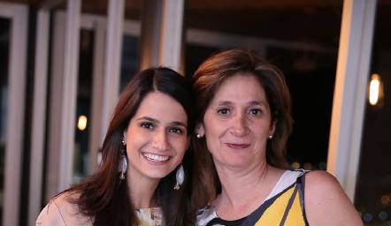  Mónica Medlich con su mamá Mónica Leal.