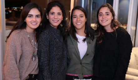  Adriana Olmos, Maribel Rodríguez, Paulina Hinojosa y Sofía Ascanio.