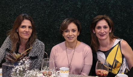  Rosy Rodríguez, Cony Alvarado y Mónica Leal.