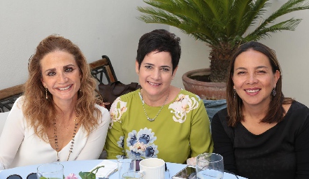  Beatriz Rangel, Tita García y Ángeles Rodríguez.