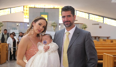 René con sus padrinos Lila Medina y Juan Manuel Güemes.