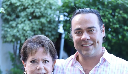 Pilar Ocejo con su hijo Alejandro Torres.