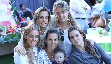  Montse, Mónica y Marcela Torres, Santiago, Lilian y Hanni Abud.