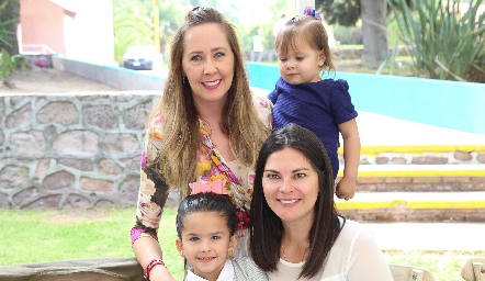  Isabel Gouerec, Ale, Luciana Robles y Sandra Enrigue .
