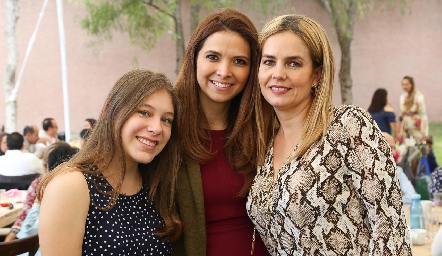  Fernanda Preciado, María Eva Díez Gutiérrez y Renata de Díaz Gutiérrez.