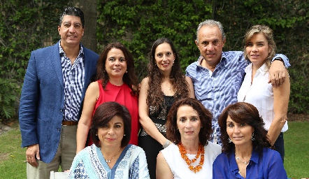  Jorge Villalón, Lucía Bravo, Cecilia Sánchez, Javier Sánchez, Sofía Palau, Adriana Sánchez, Carmen Bravo y Claudia Sánchez.