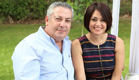 Carlos Cepeda y Soledad González .