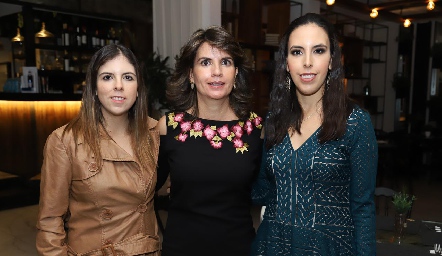  Marissa Tobías, Marissa Mercado y Mariana Tobías.