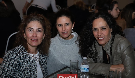  Mercedes Dávalos, Claudia y Cecilia Martínez.