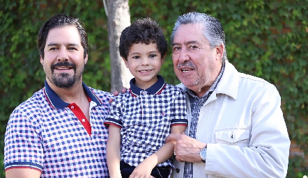  Tres generaciones de Miguel Martínez.