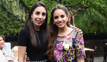  Daniela y Fernanda Paredes Espinosa.