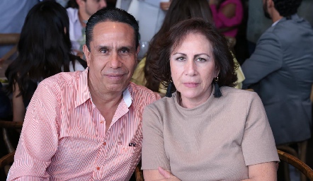  Benjamín García y Martha Flores.