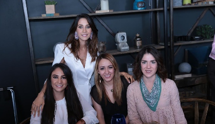  Ximena Mirabal, Daniela Torres, Valeria Arellano e Isa Quero.