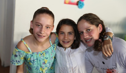  Sofía, Alexa y Kamila.