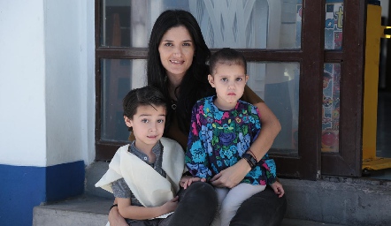  Ale Cano con sus hijos, Memo y Micaela Leal.