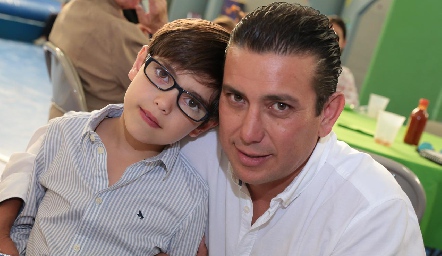  Pablo y su papá David Rosas.