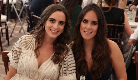  Daniela Martínez y Claudia Antunes.