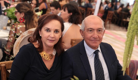  Lucía Villanueva y Arturo González.