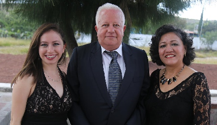  Alejandra, Alejandro y Juanita Sandoval.