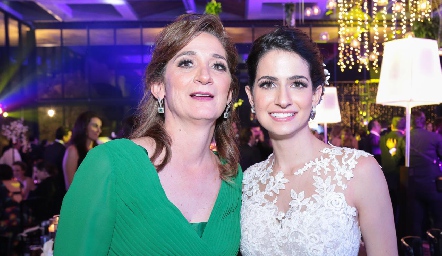 Mamá e hija, Mónica Leal y Mónica Medlich.