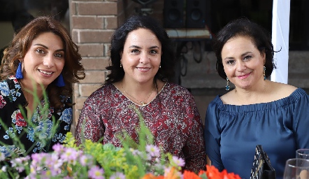  Sonia Yáñez, Miriam y Rebeca Flores.