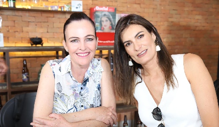  Lourdes Gómez y Lorena Hernández.