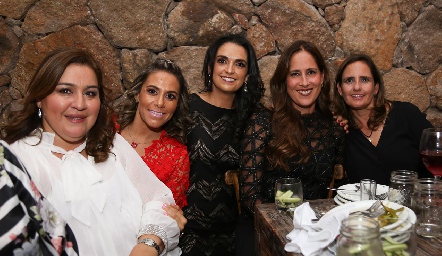  Deyanira Cázares, Michelle Zarur, Maricel Gutiérrez, Adriana Pedroza y Marcela Payan .