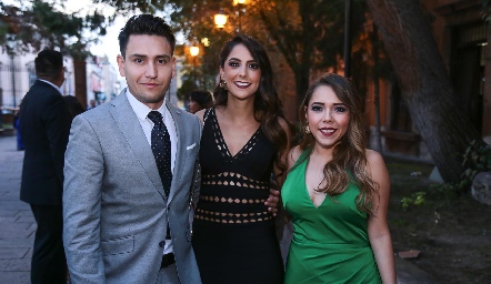  Rodrigo, Claudia Dávalos y Alejandra Bojorques.