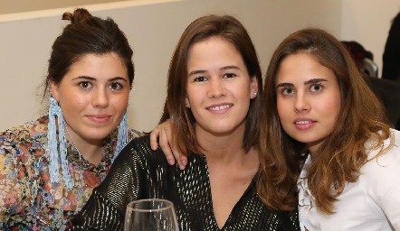  Mariela Motilla, Montse Barral y Nuria Alcalde.