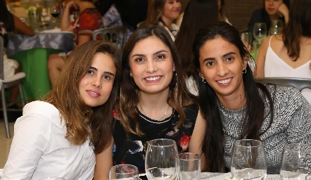  Nuria Alcalde, Sofía Rodríguez y Melissa Andrés.
