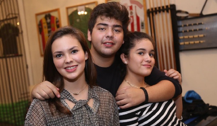  Renata Acevedo, Juan Pablo Payán e Isa Armendáriz.