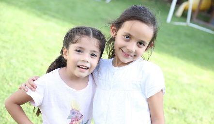  Zuria y Cristy.