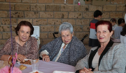  Margarita Ortuño, Magdalena Díaz Infante de Ortuño y María Eugenia Ortuño.