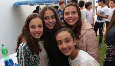  Andrea Barrón, María de la Torre, Victoria Muñoz y Andrea Ledezma.