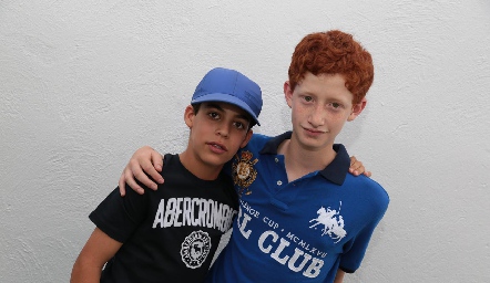  Andrés y Diego.