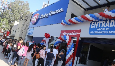  Inauguración de Dairy Queen Carranza.