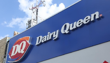  Inauguración de Dairy Queen Carranza.