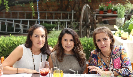  Rocío López, Coco Vargas y Paty Ramos .