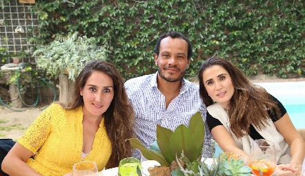  Lorena Ortiz, Miguel Fernández y Lourdes Orozco.