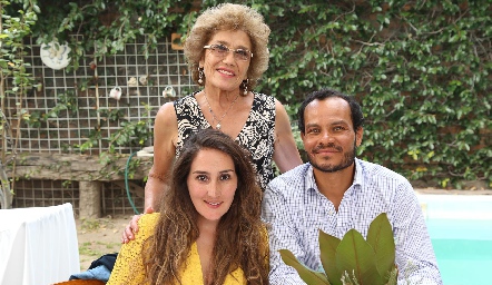  Laura González, Lorena Ortiz y Miguel Fernandez.