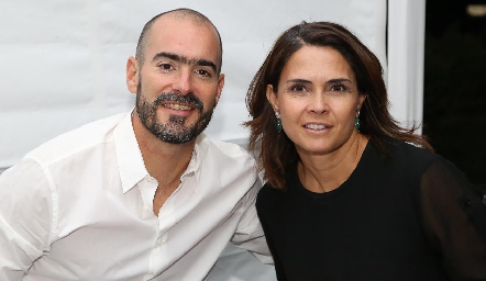  Manuel González y Fernanda Félix.