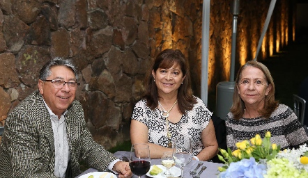  José Anaya, Lula Parodi y Cristina Silva.