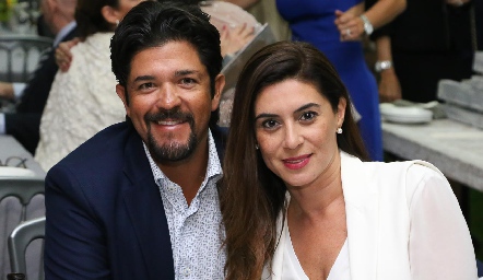  Marcelo Lozano y Karina Hernández .