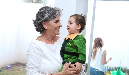  Gabriela Borbolla con su nieto Rodrigo.