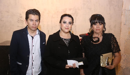  David Rodríguez, Angie Laureano y Yolanda García.