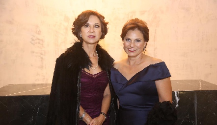  Asunción Leal y Gloria Rosillo de Leal.