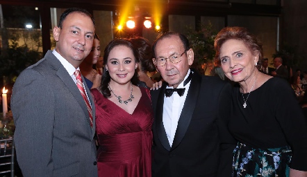  Juan Carlos Villalobos, Pilar Anaya, Rafael y Toyita Villalobos.
