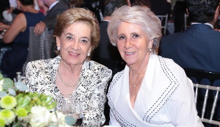  Cristina Cánovas y Rebeca Mendizábal.