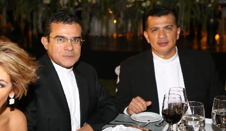 El Padre Salvador y el Padre Rubén Pérez.